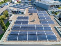 Location de toiture pour panneaux photovoltaïques : est-ce que c’est réservé aux grands hangars ?