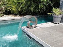 Comment intégrer des fonctionnalités comme les jets d’eau ou les cascades dans ma piscine ?