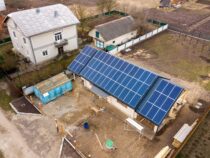 Normes et législation pour les toitures à collecte d’eau et panneaux solaires