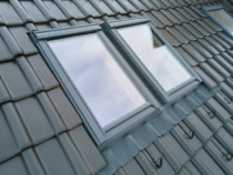 Pose de fenêtre de toit VELUX : apportez lumière et confort à votre intérieur