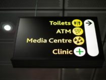 Le totem publicitaire : pourquoi c’est le roi de la signalétique en zone industrielle