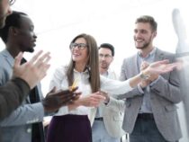 Le rôle des rituels collectifs dans la mobilisation et la cohésion d’équipe