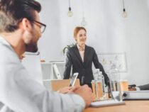 La posture physique « Power Posing » d&rsquo;Amy Cuddy: mythe ou réalité?