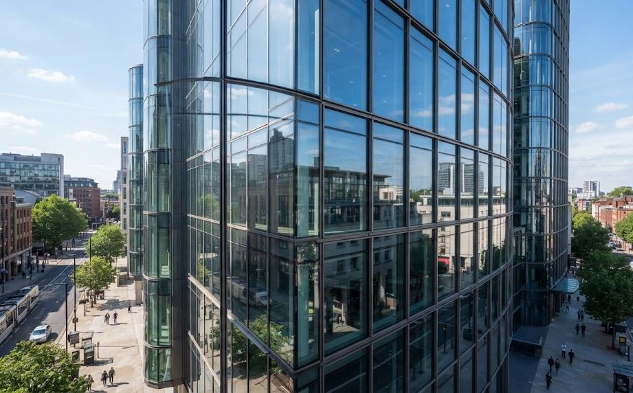 Façade rideau : esthétique moderne pour vos bâtiments