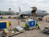 Transport par avion ou bateau : l’impact caché de l’importation alimentaire