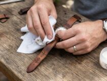 Entretien : nettoyer un bracelet cuir marqué par la transpiration