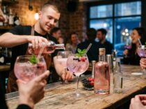 Pink Gin : la tendance du gin aromatisé aux fruits rouges