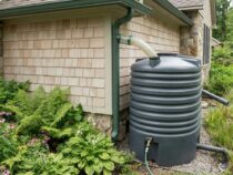 Comment raccorder vos gouttières à un récupérateur d’eau de pluie écologique ?